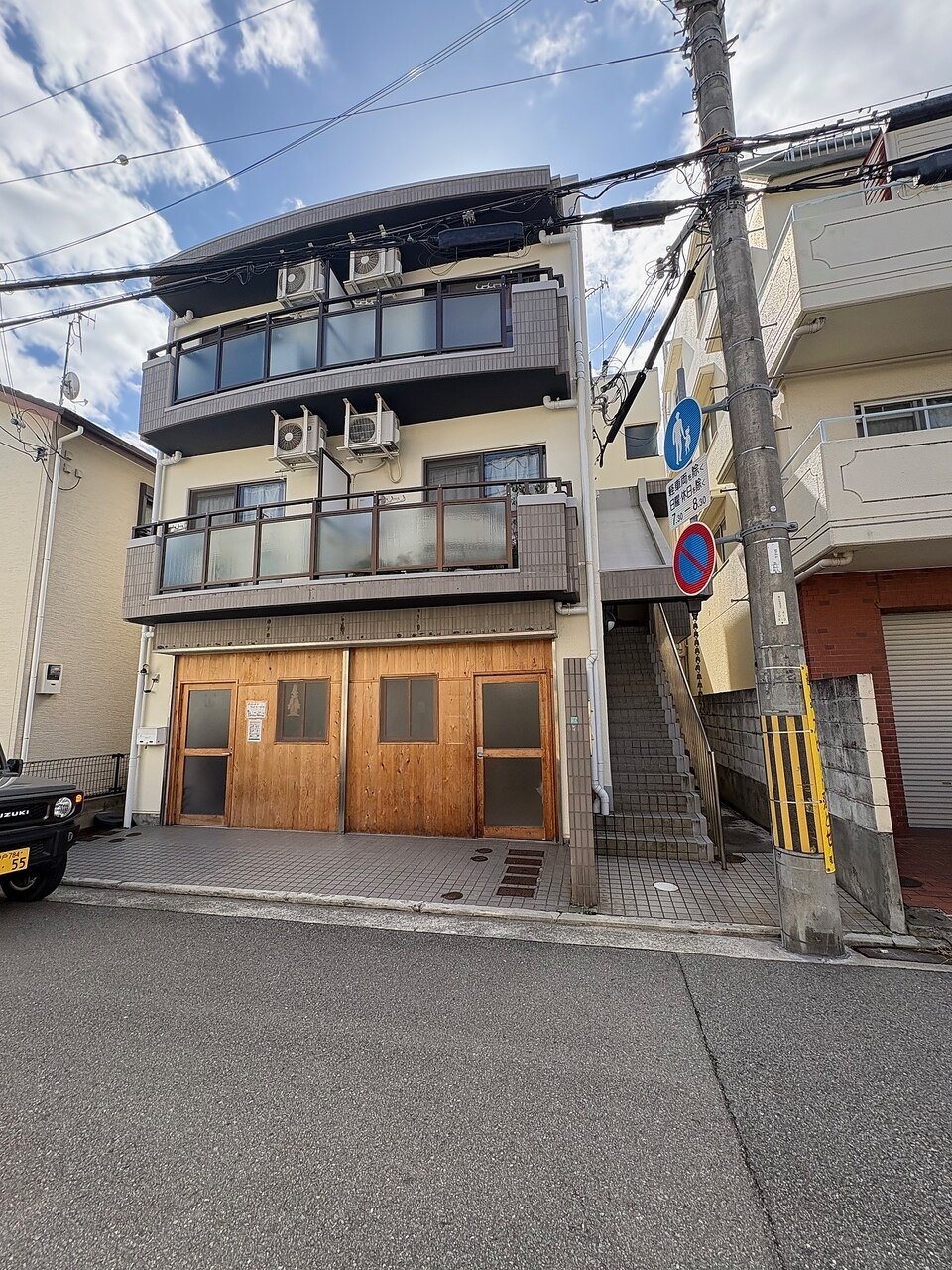 サロン外観・西明石駅徒歩2分の好立地